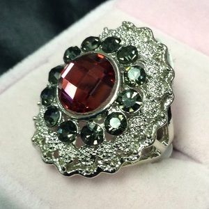 Unique silver ornate ring size 7